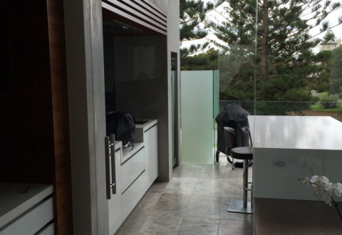 Frameless glass pivot door, Perth