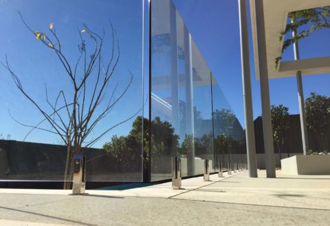 Frameless glass pool fence